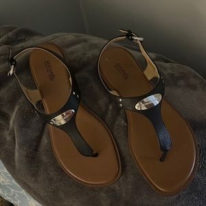 Michael Kors plate thong  black sandals never worn - 8.5M